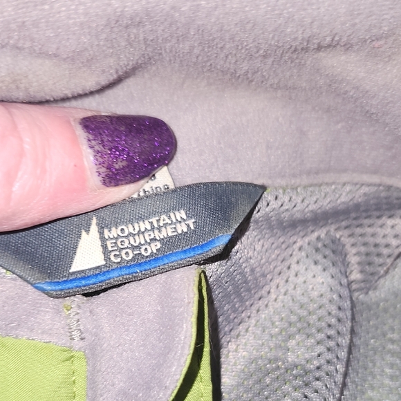 MEC Green Jacket with Reflective Accents - Picture 4 of 7